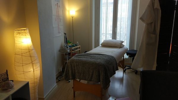 Des acupuncteurs dans le centre ville de Marseille